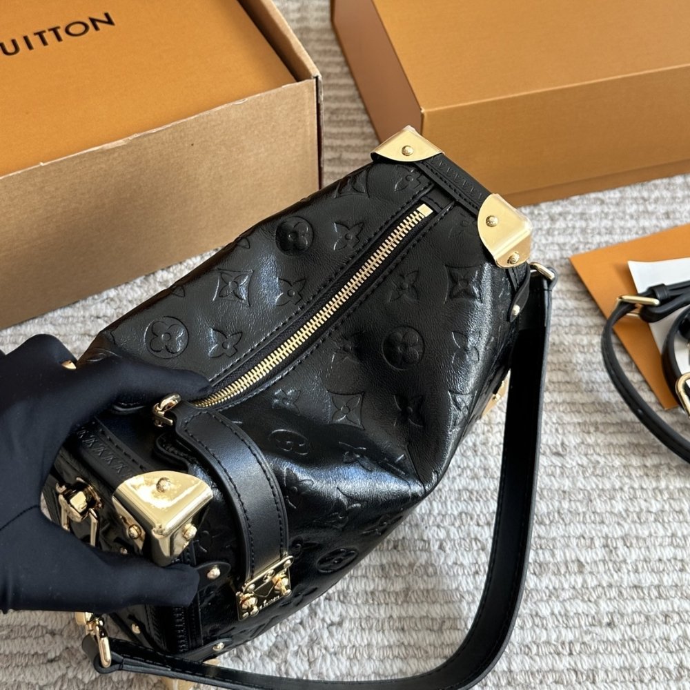 L0vis Vvtt0n MM Side Trunk Bag Gold Metal Black 23Cm
