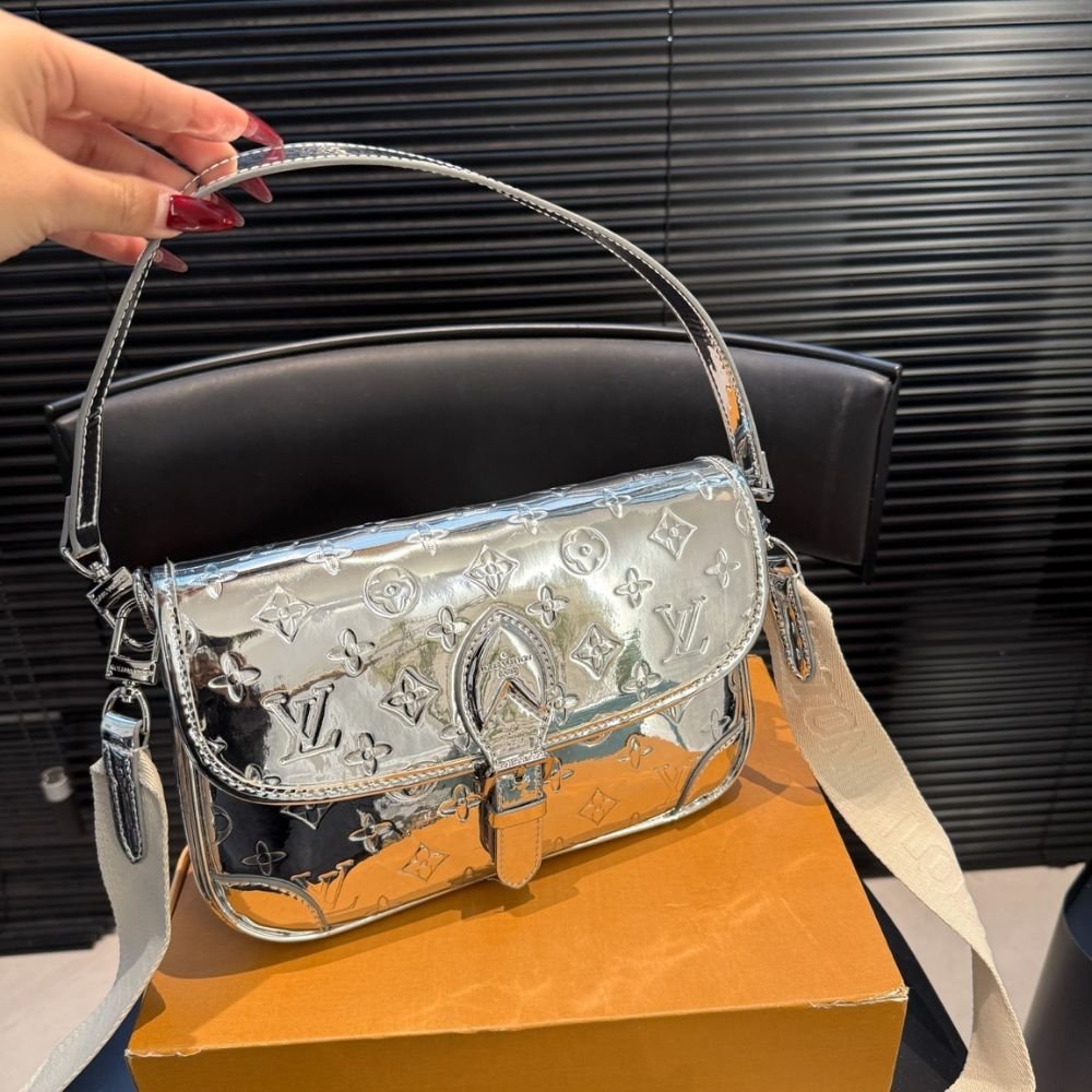 L0vis Vvtt0n Diane Monogram Silver 25Cm
