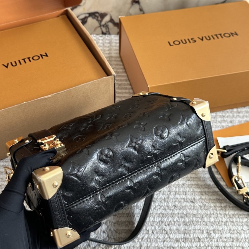 L0vis Vvtt0n MM Side Trunk Bag Gold Metal Black 23Cm