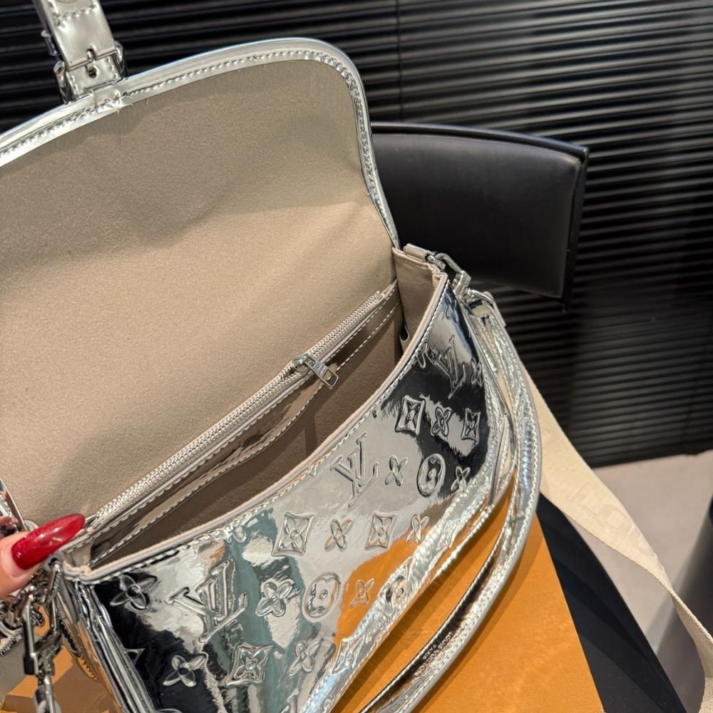 L0vis Vvtt0n Diane Monogram Silver 25Cm