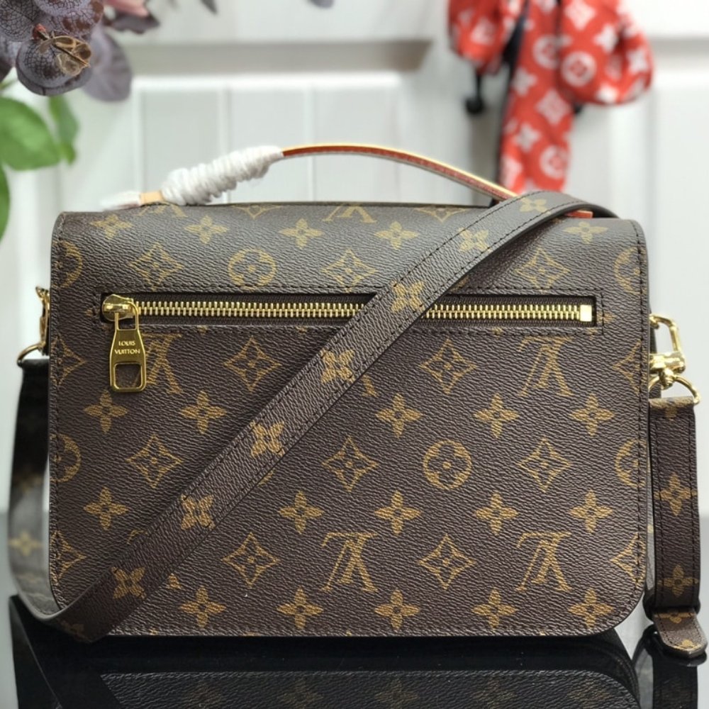L0vis Vvtt0n Pochette Métis Monogram Canvas Brown 25Cm M44875