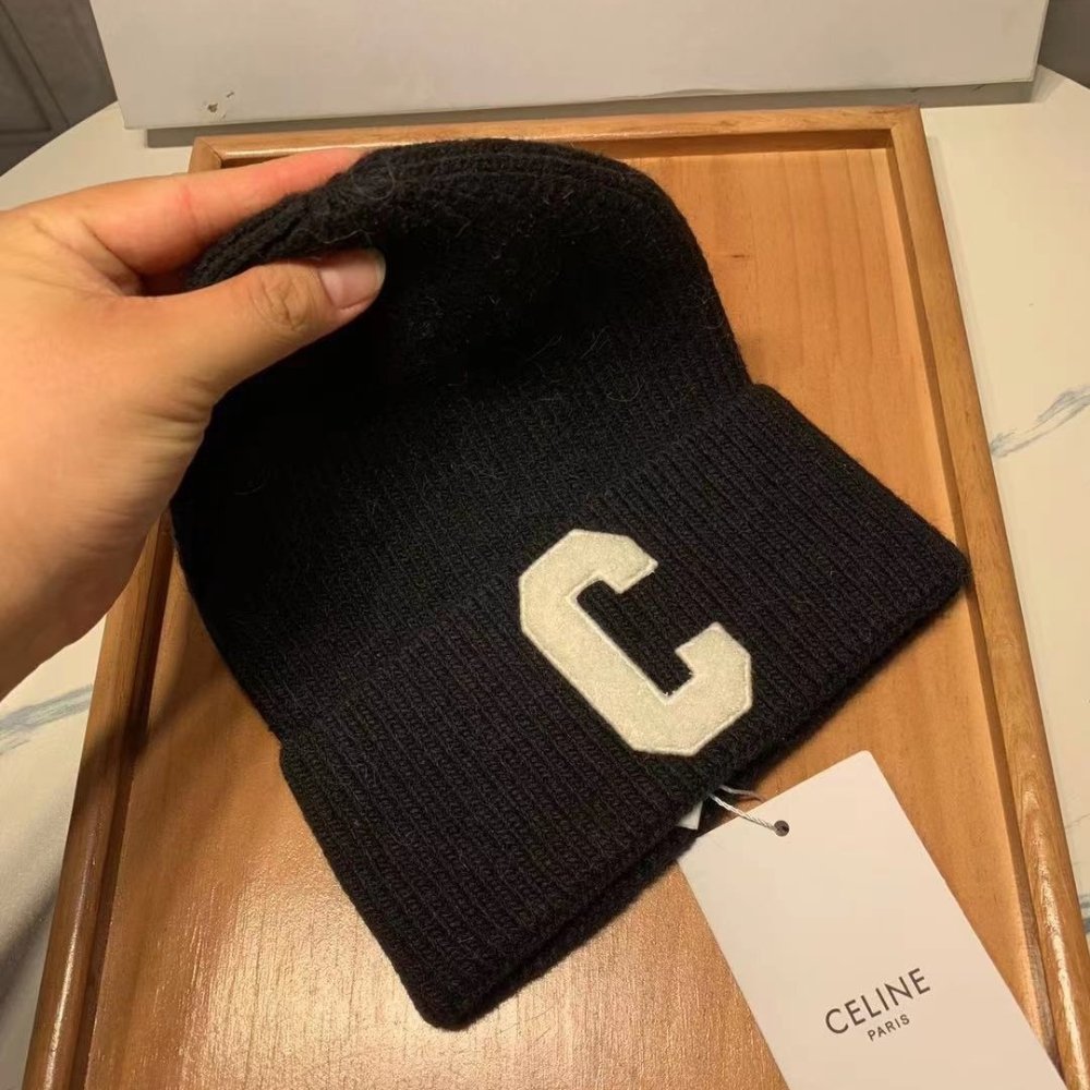 Ce1i*e Initial Beanie Black 2Ag50378U 38No