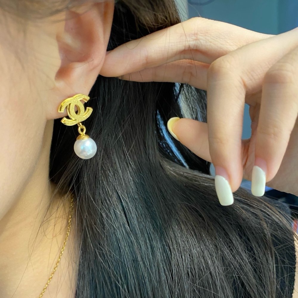 Ch**el Cc Faux Pearl Drop Earrings With Gold