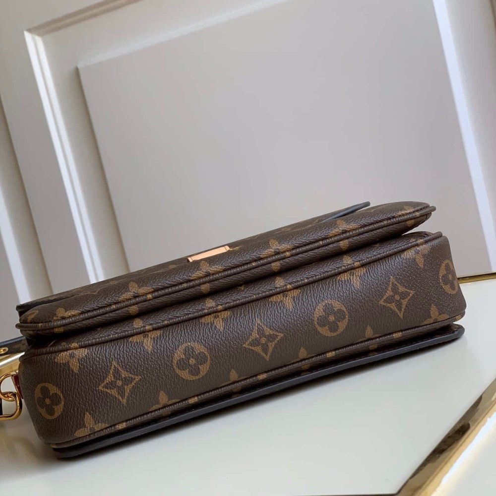 L0vis Vvtt0n Pochette Métis Monogram Canvas Brown 25Cm M44875