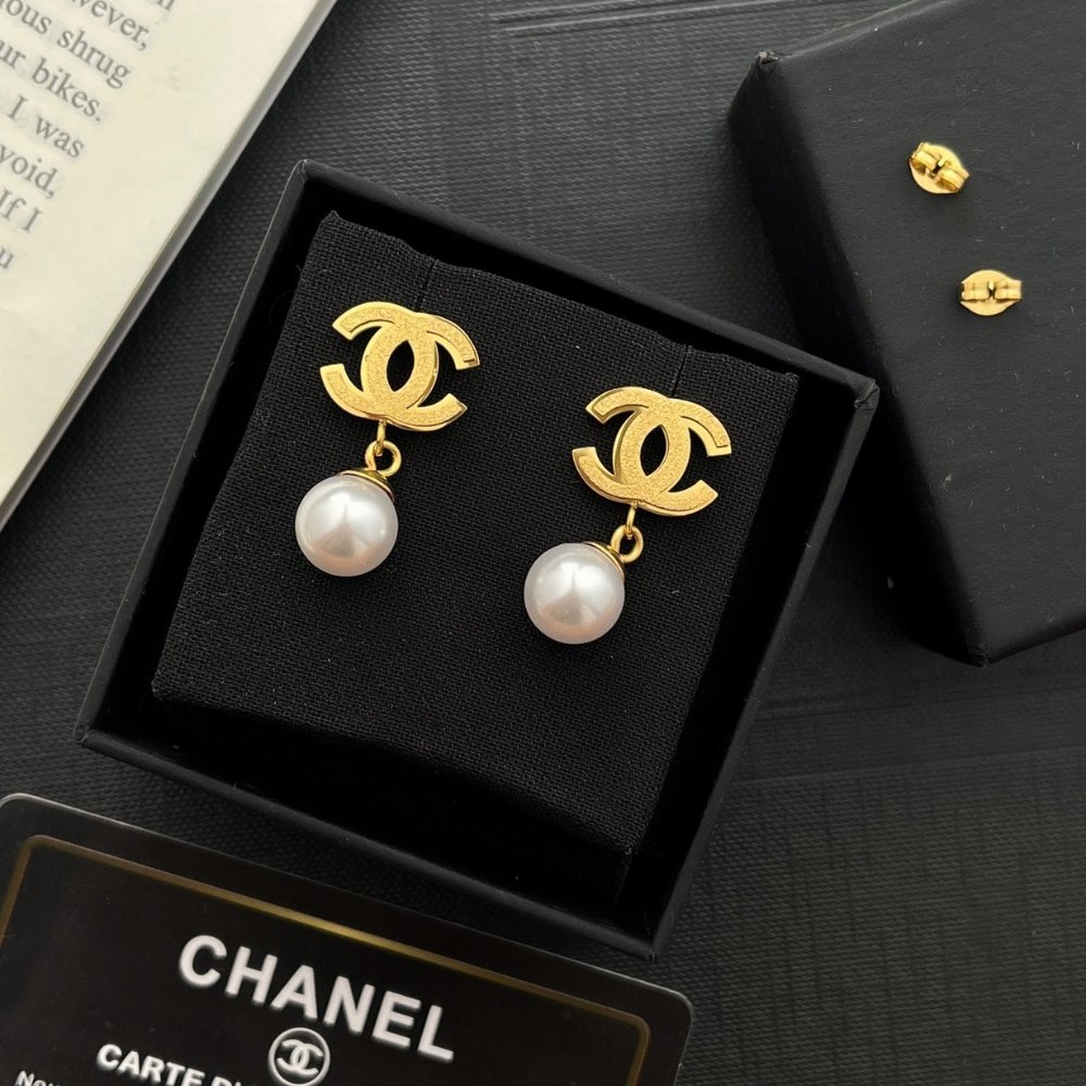 Ch**el Cc Faux Pearl Drop Earrings With Gold