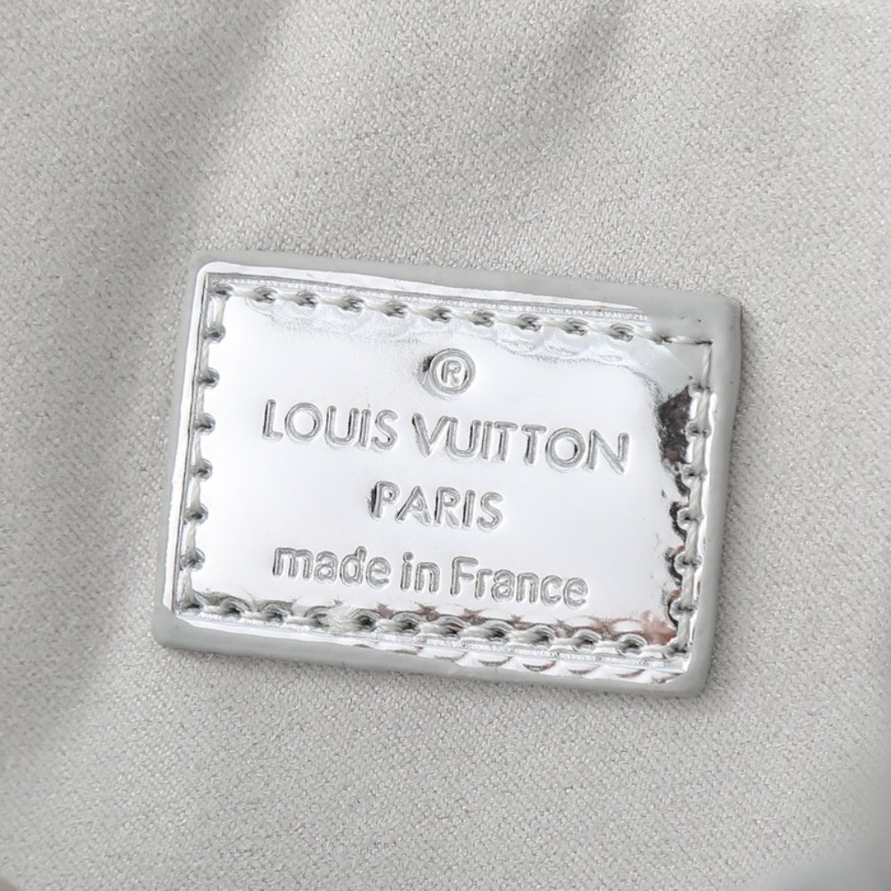 L0vis Vvtt0n Alma BB Bag Silver 23Cm M26335