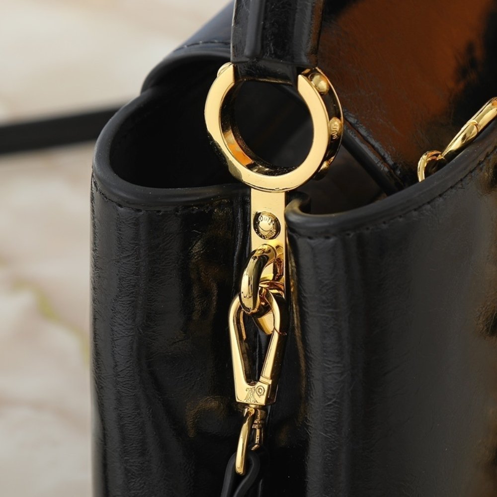 L0vis Vvtt0n Capucines East West BB Black 26Cm M25492