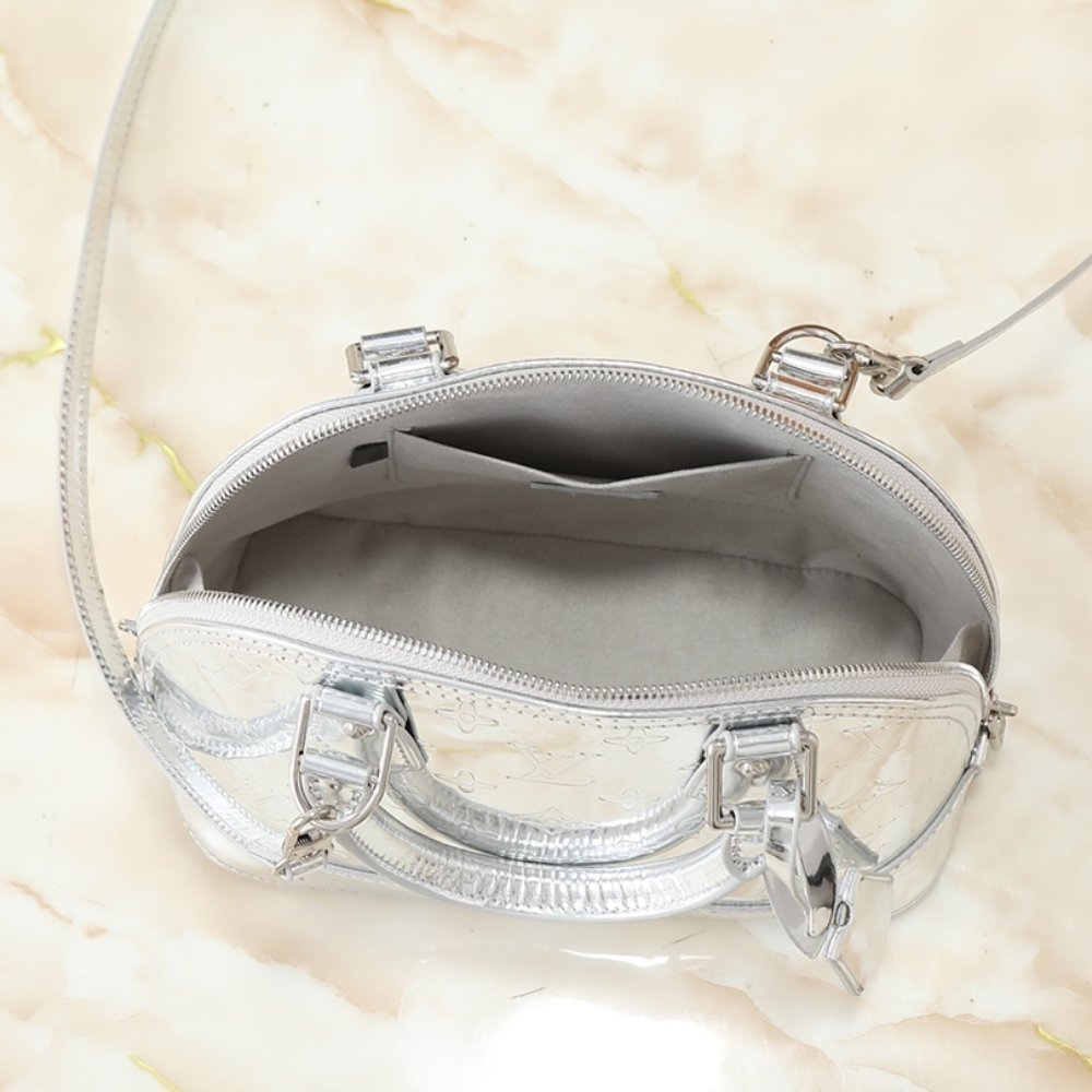 L0vis Vvtt0n Alma BB Bag Silver 23Cm M26335