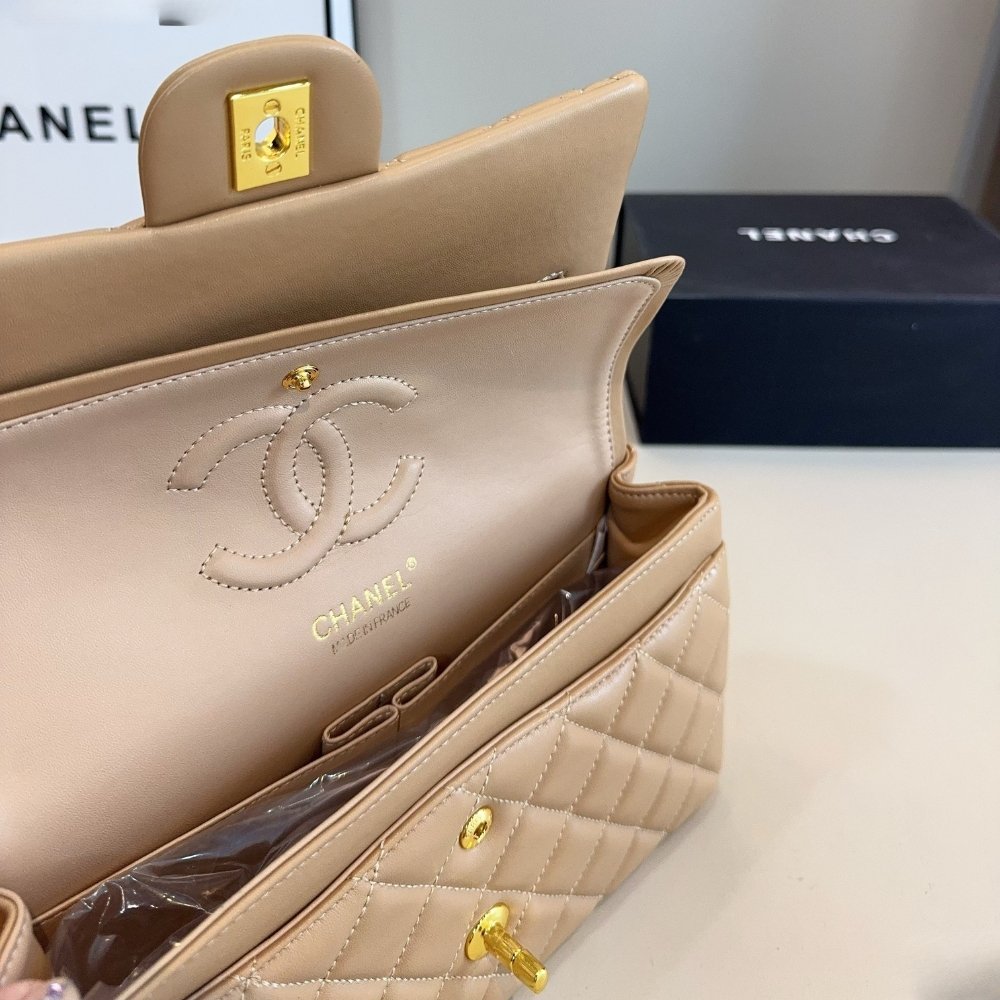 Ch**el Medium Classic Double Flap Beige Gold Hardware 25Cm