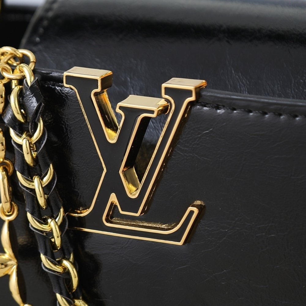 L0vis Vvtt0n Capucines East West BB Black 26Cm M25492