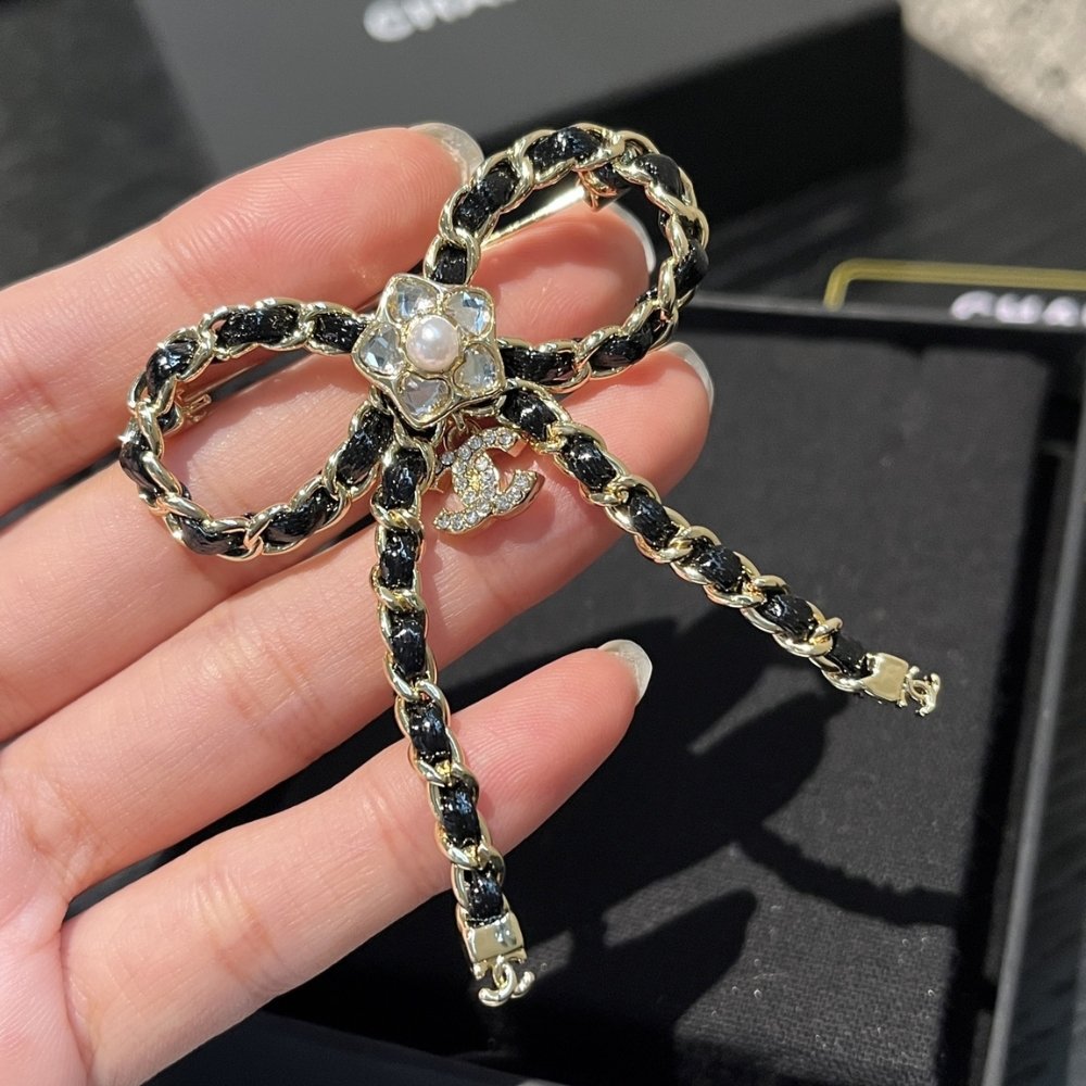 Ch**el Brooch Metal Glass Pearls And Strass Gold Abg282 B21853 U3436