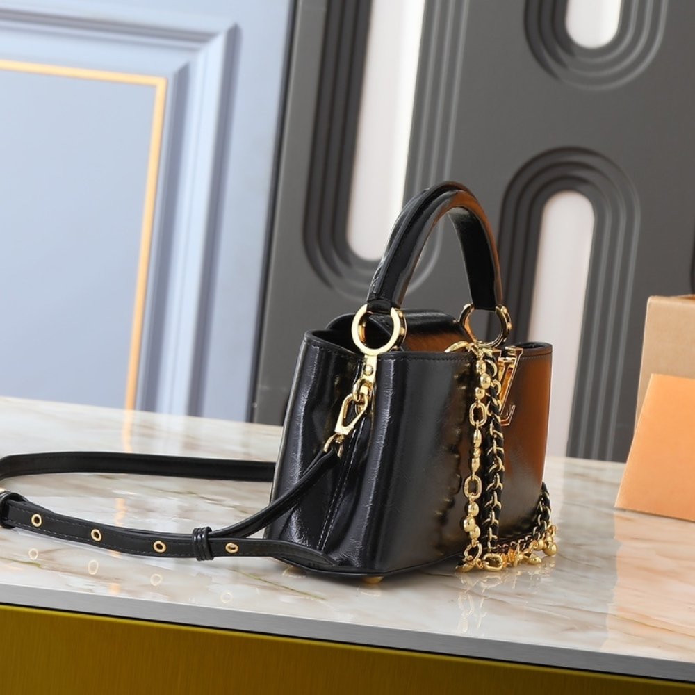 L0vis Vvtt0n Capucines East West BB Black 26Cm M25492