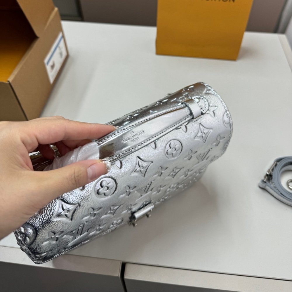 L0vis Vvtt0n Pochette Métis Silver 25Cm