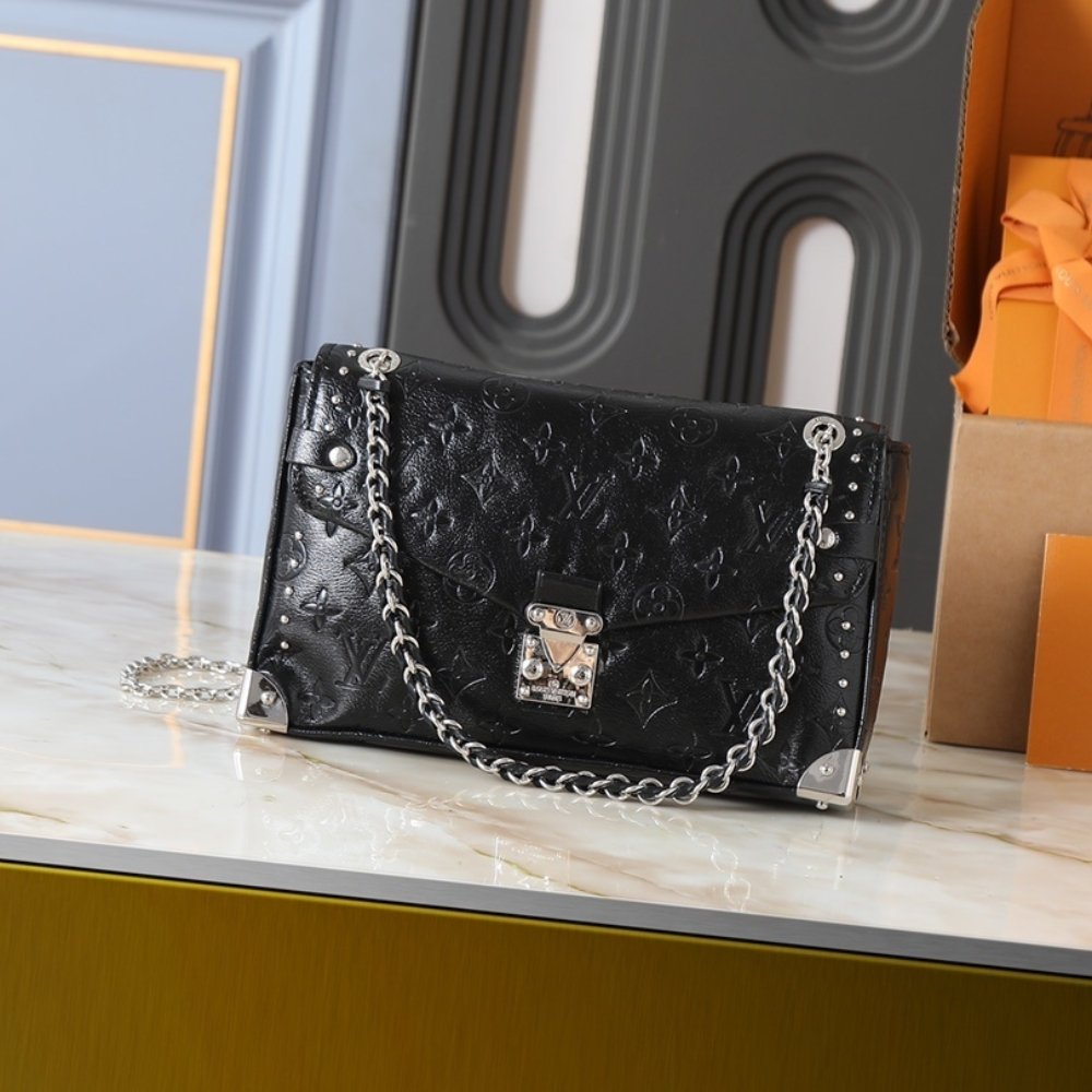 L0vis Vvtt0n Trunkie Black 27Cm M28137