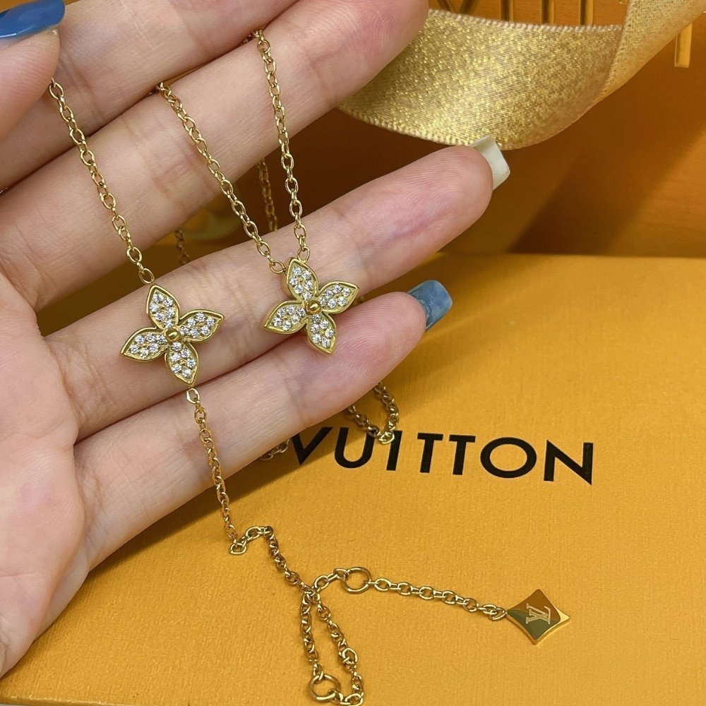 L0vis Vvtt0n Star Blossom Bracelet Gold Q95666
