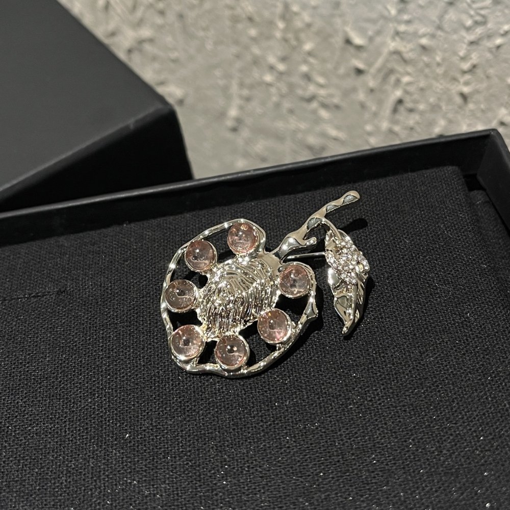 Ch**el Brooch Metal Glass And Strass Gold Pink Abf985 B21163 U2156