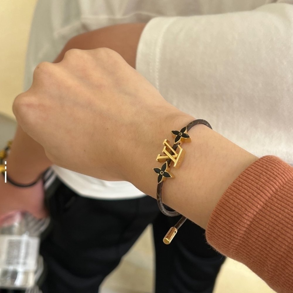 L0vis Vvtt0n Lv Iconic Bracelet Monogram Brown M1019Z