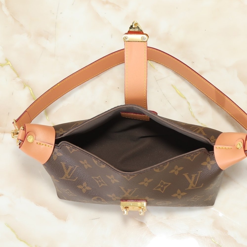 L0vis Vvtt0n Pochette Mia Monogram Brown 22Cm M26191