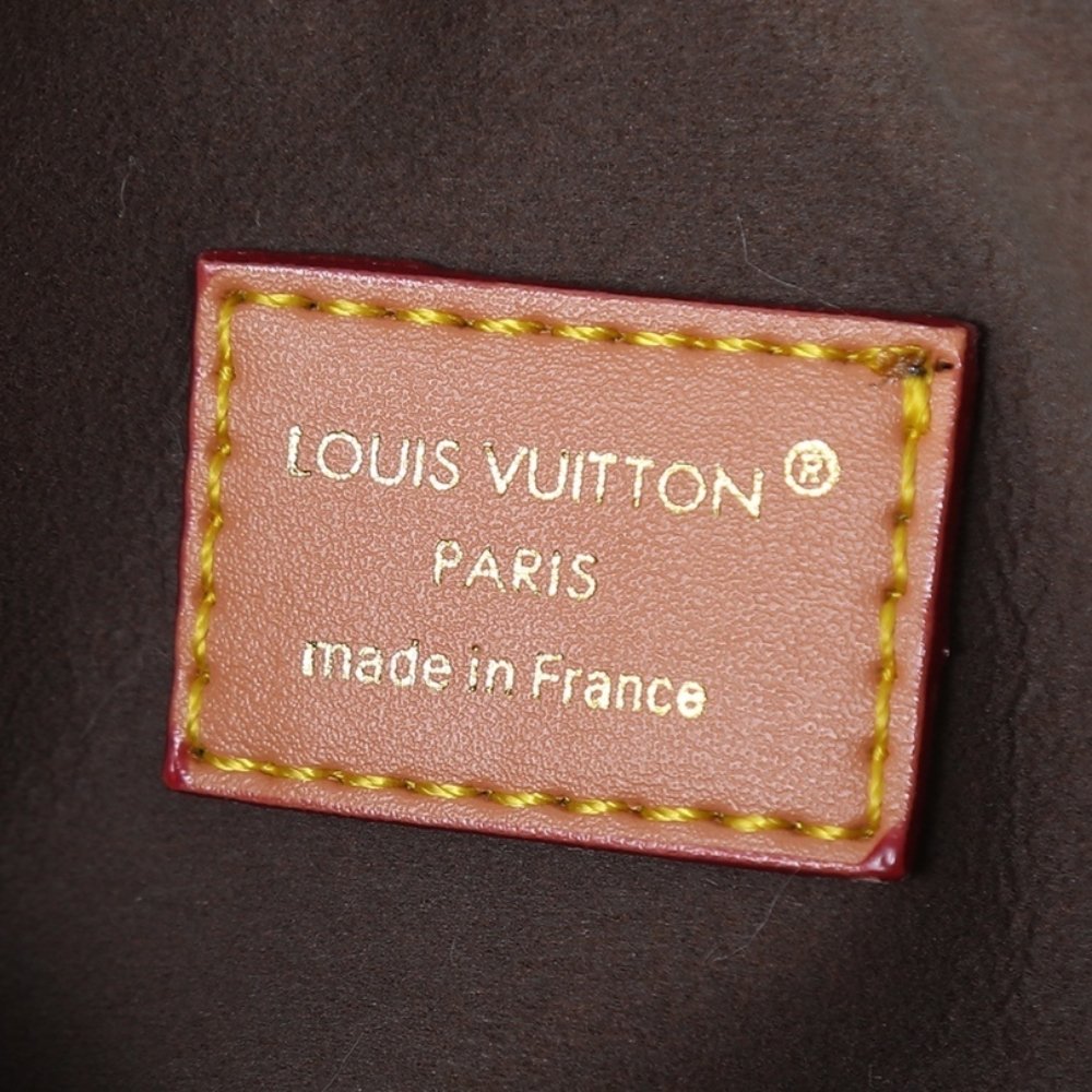 L0vis Vvtt0n Pochette Mia Monogram Brown 22Cm M26191