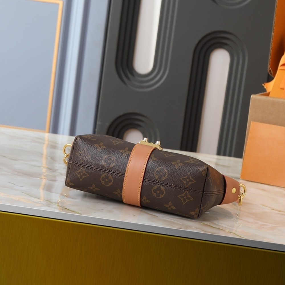 L0vis Vvtt0n Pochette Mia Monogram Brown 22Cm M26191