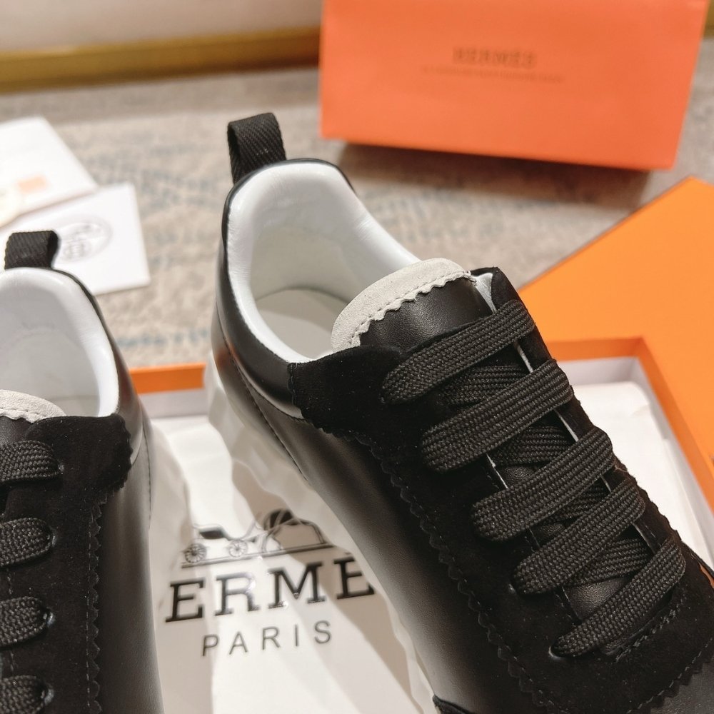 H**me5 Bouncing Sneaker Black And White H221898Zh01400
