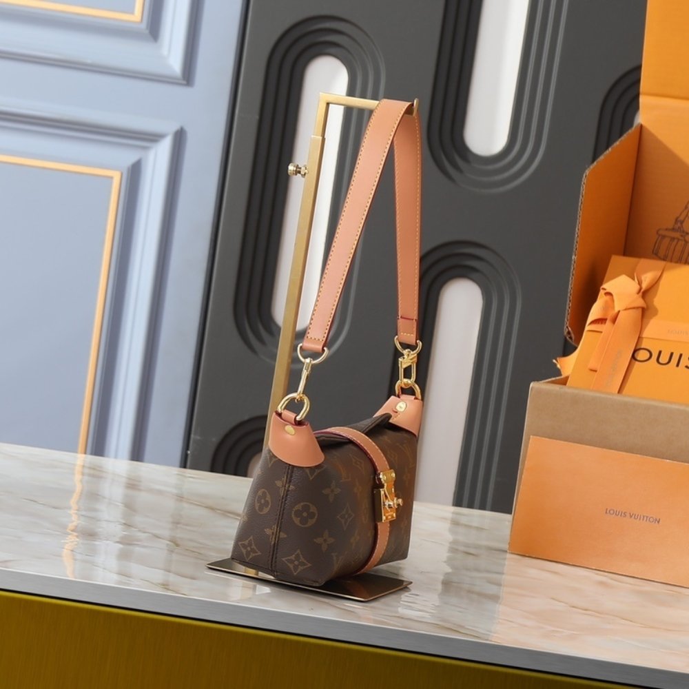 L0vis Vvtt0n Pochette Mia Monogram Brown 22Cm M26191