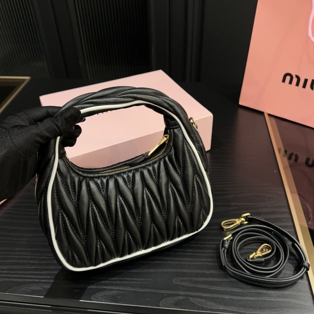 M1um1u Wander Matelassé Bag Black And White 20Cm