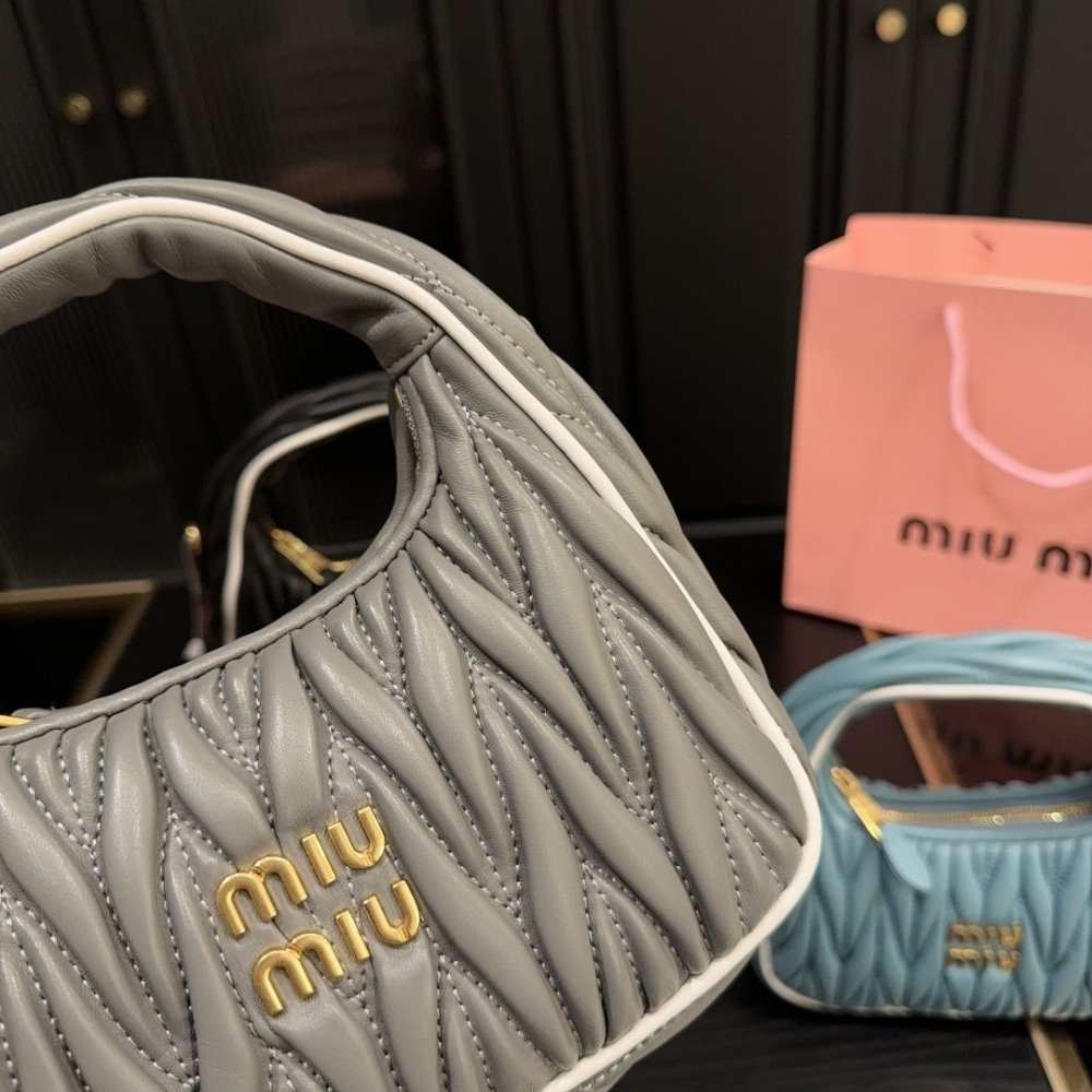 M1um1u Wander Matelassé Bag Marble Gray And White 20Cm 5Bc125 2Ibs F0Rxg V Oof