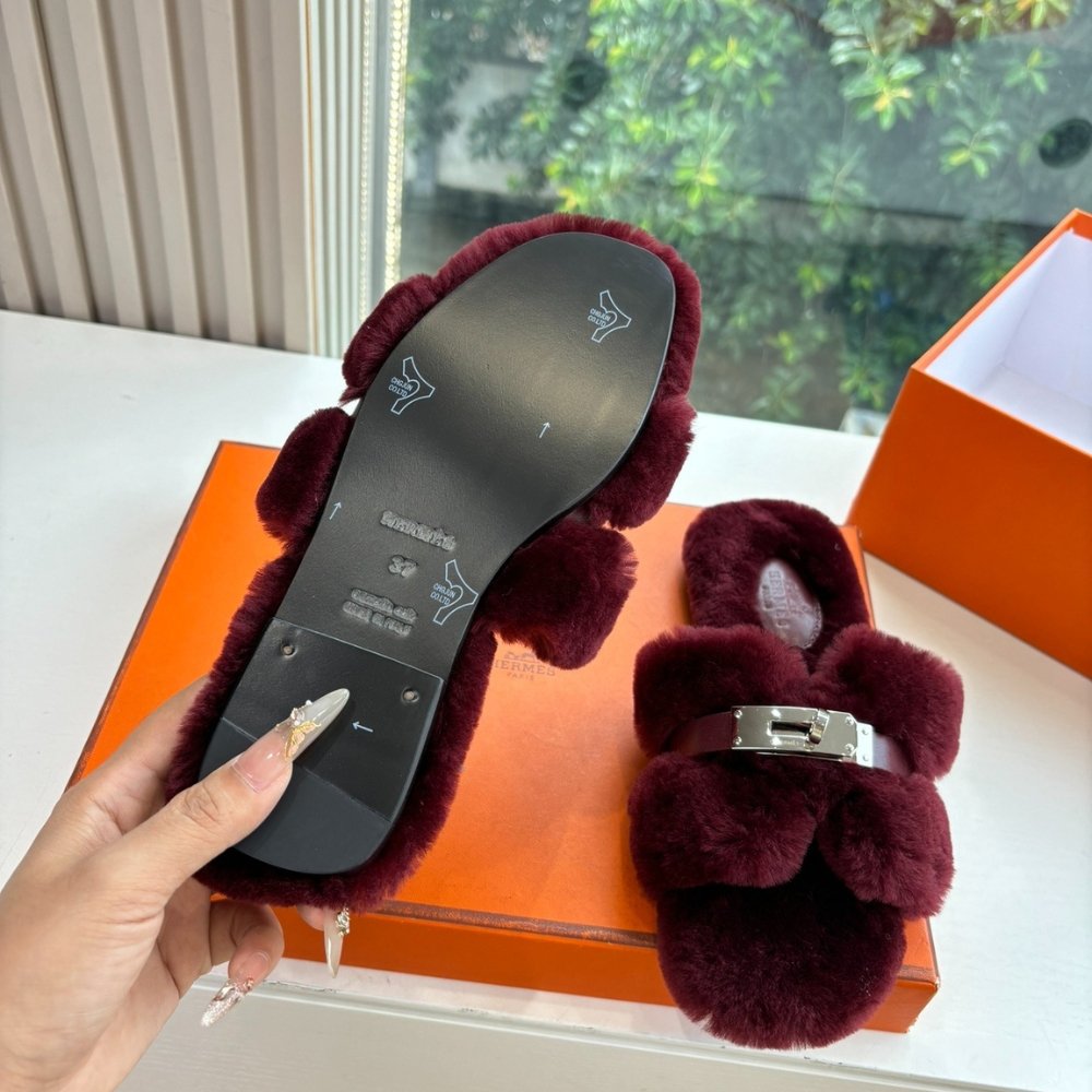 H**me5 Shearling Fur Oran Silver Buckle Sandal Wine Red Wool