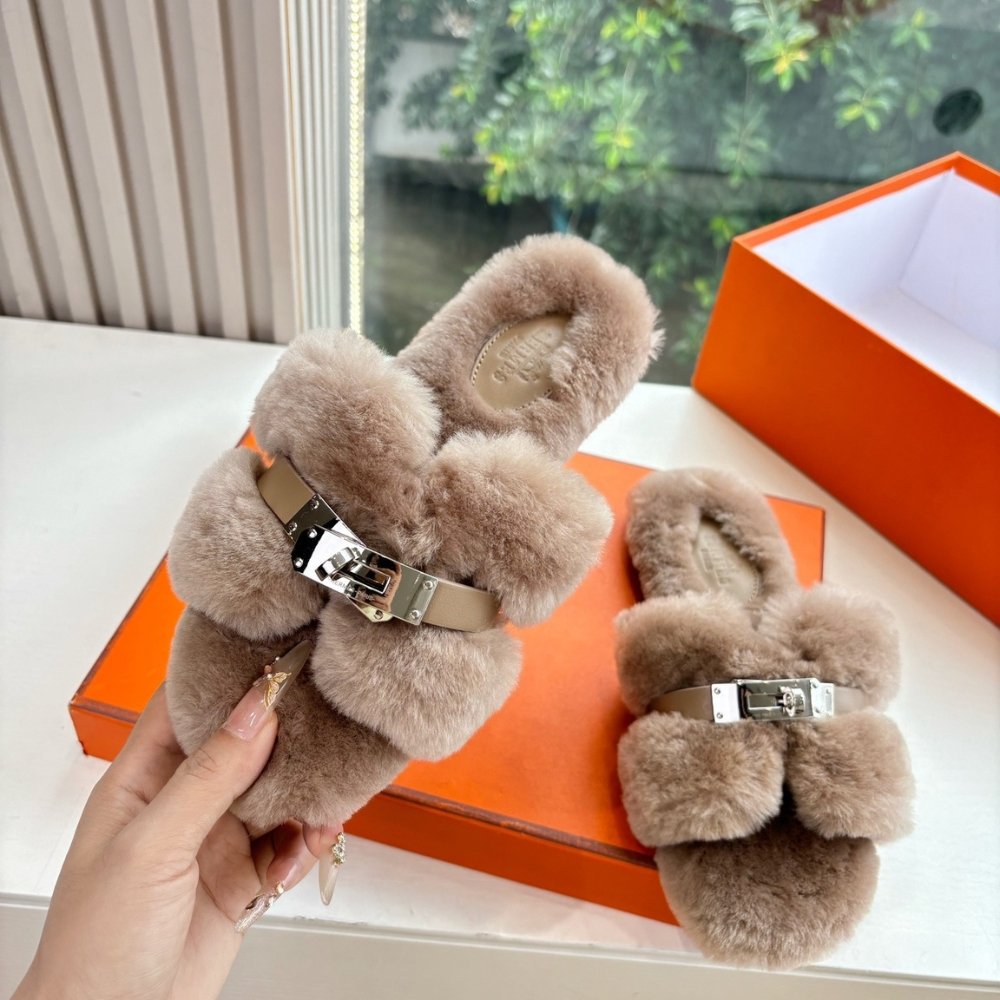 H**me5 Shearling Fur Oran Silver Buckle Sandal Beige