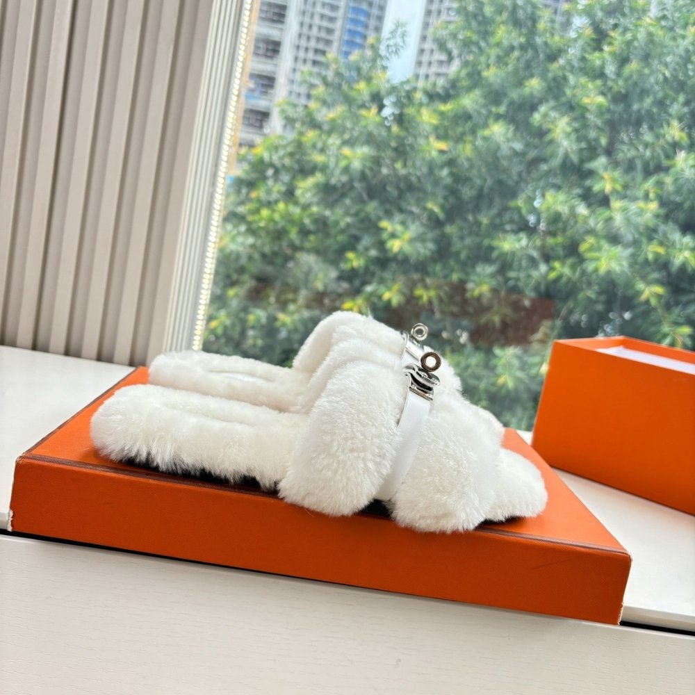 H**me5 Shearling Fur Oran Silver Buckle Sandal White