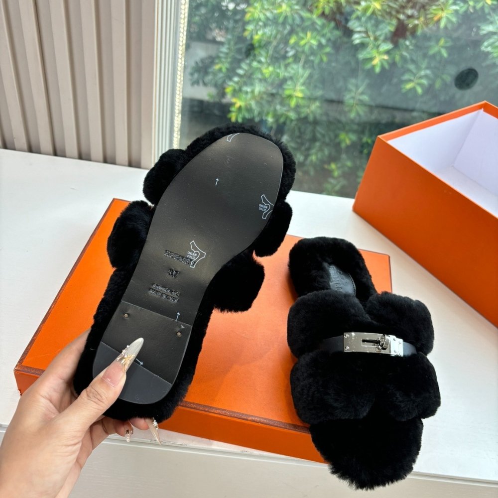 H**me5 Shearling Fur Oran Silver Buckle Sandal Black