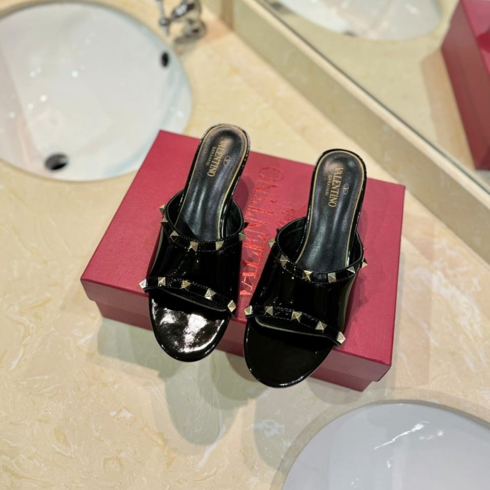 Va1e*ntin0 Garavani Rockstud Skin Heeled Sandals Black