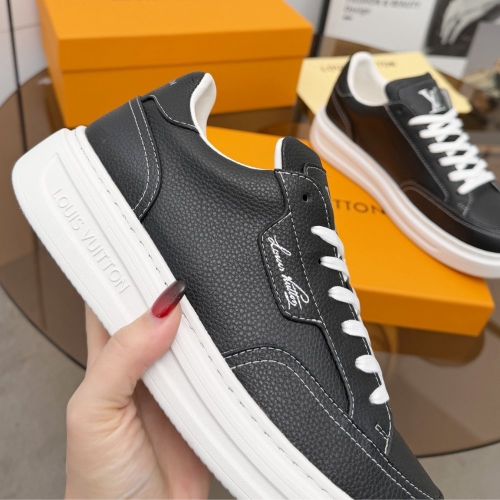 L0vis Vvtt0n Beverly Hills Sneaker Black 1AJ835
