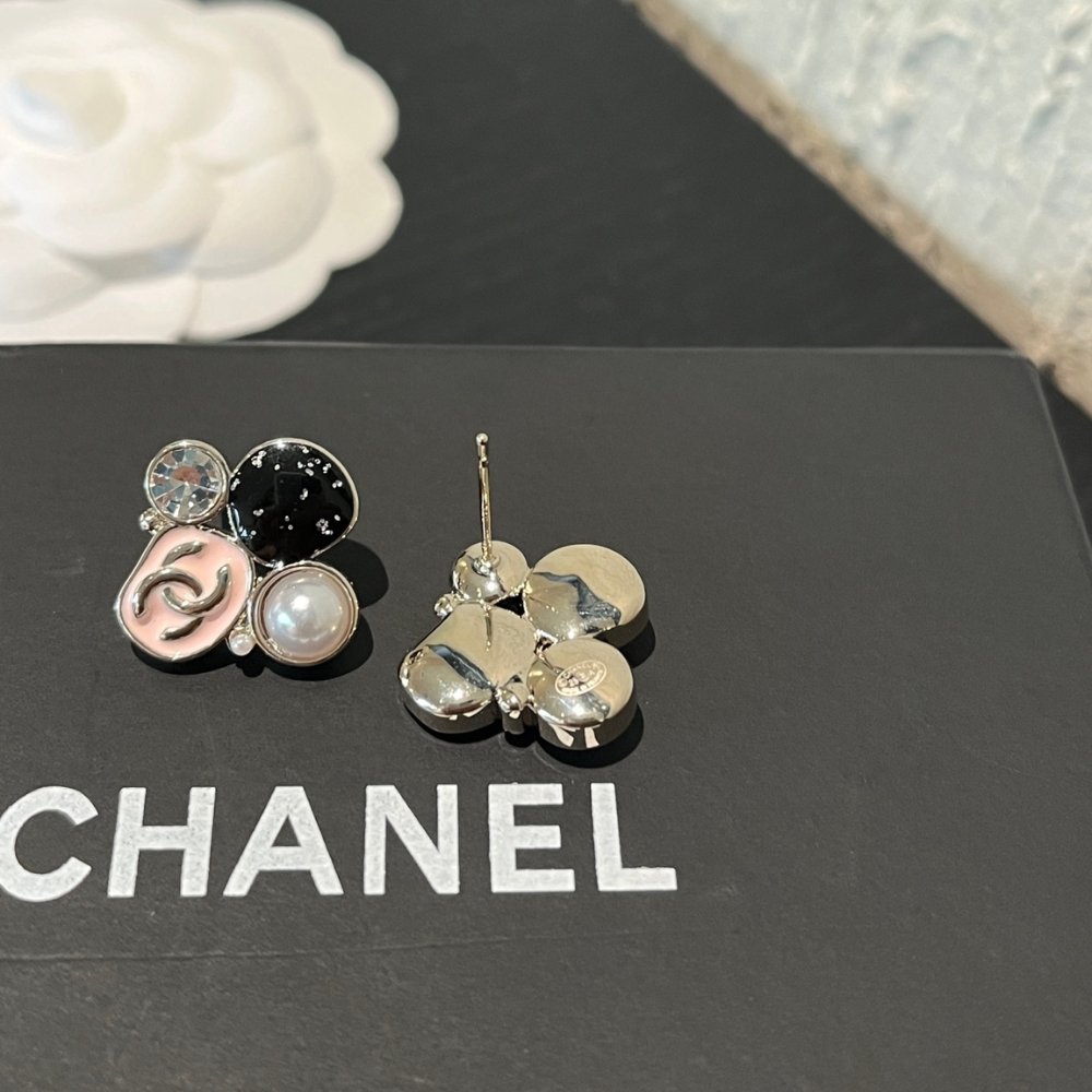 Ch**el Resin Pearl And Sparkling Crystal Silver Earrings ABG633 B22459 U4652
