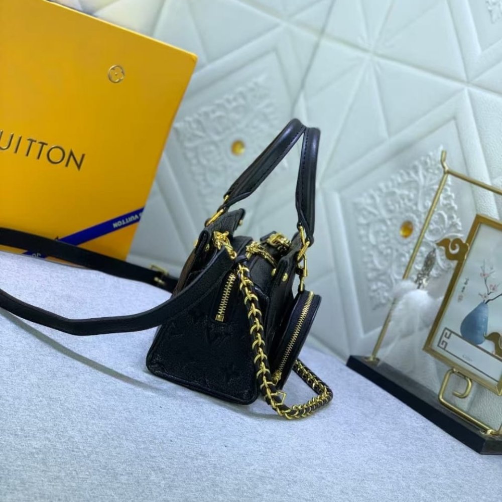 L0vis Vvtt0n Onthego East West Bag Black 25Cm M23640