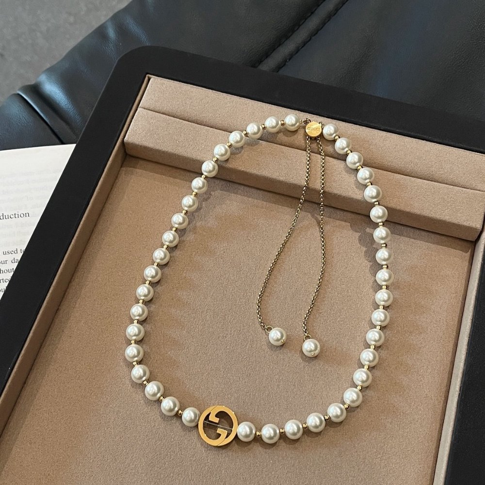 Gvc*1 Interlocking Pearl Necklace Gold 839031 JCF27 8062