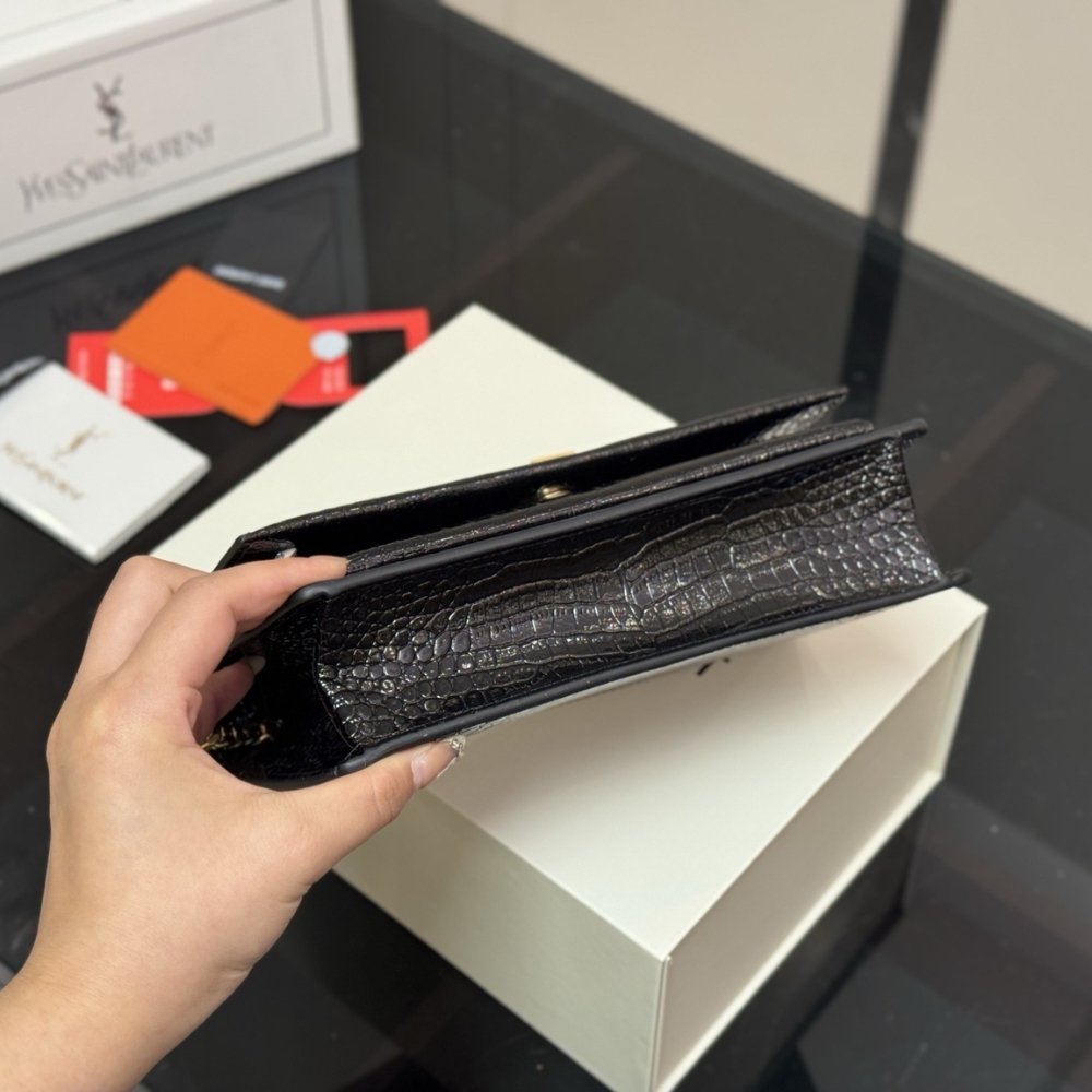 Sa1nt Lau*nt Sunset Embossed Clutch Black 22Cm