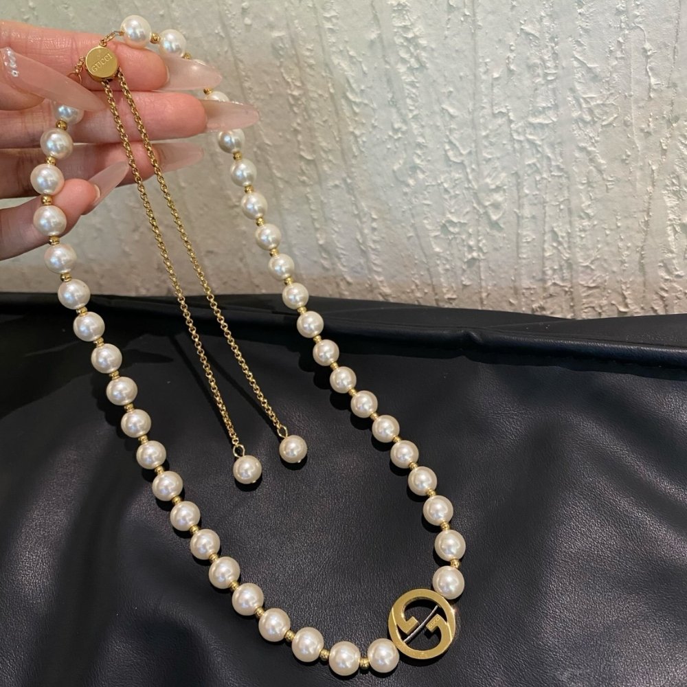 Gvc*1 Interlocking Pearl Necklace Gold 839031 JCF27 8062