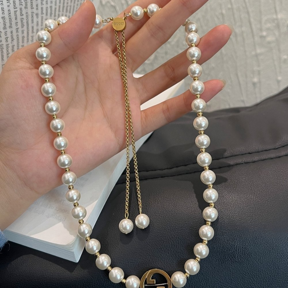 Gvc*1 Interlocking Pearl Necklace Gold 839031 JCF27 8062