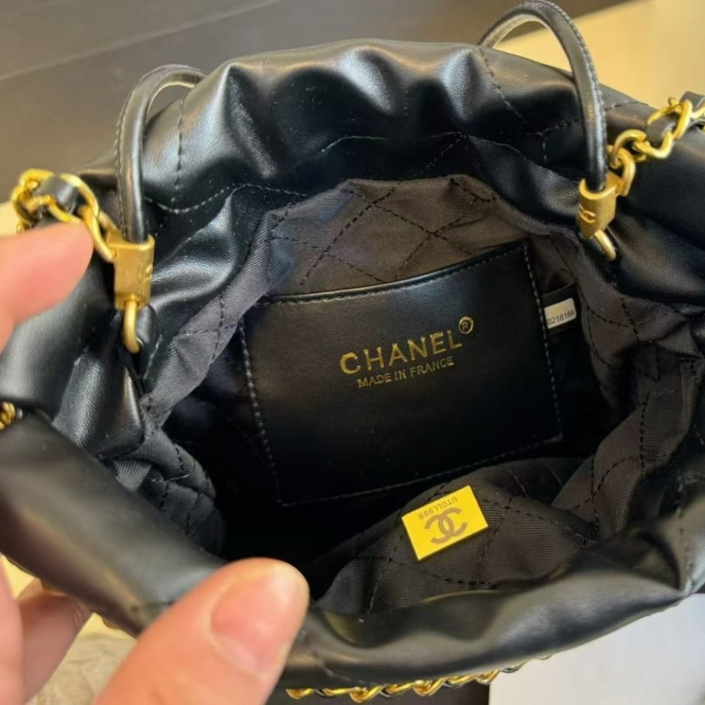Ch**el 22 Mini Handbag Shiny And Gold Tone Metal Black 20cm AS3980 B19059 94305