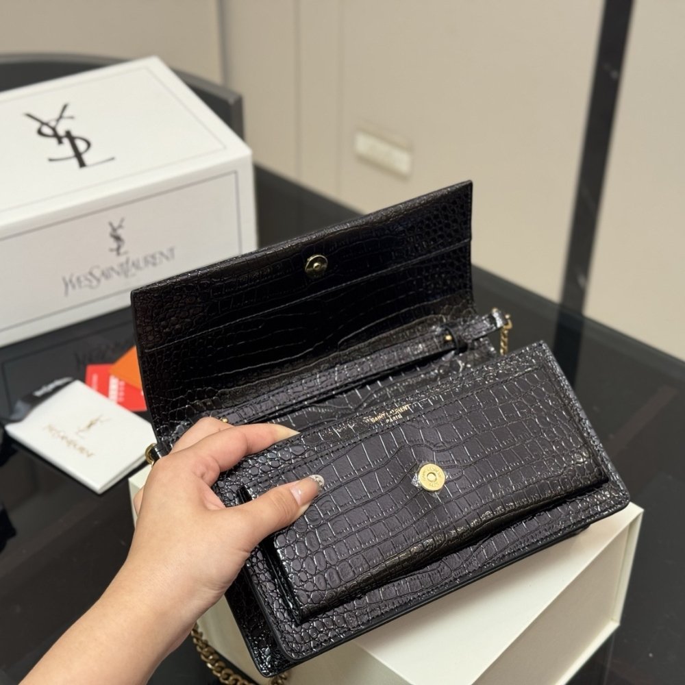 Sa1nt Lau*nt Sunset Embossed Clutch Black 22Cm