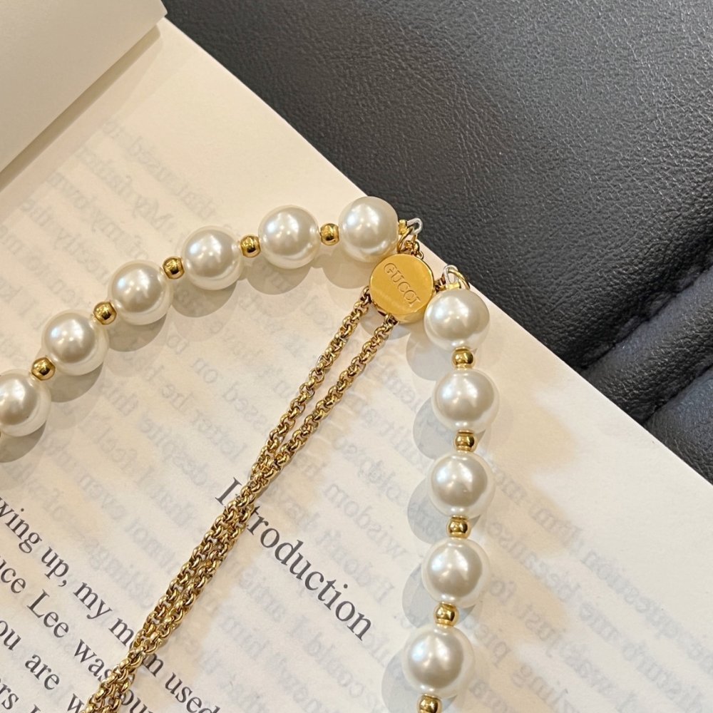 Gvc*1 Interlocking Pearl Necklace Gold 839031 JCF27 8062