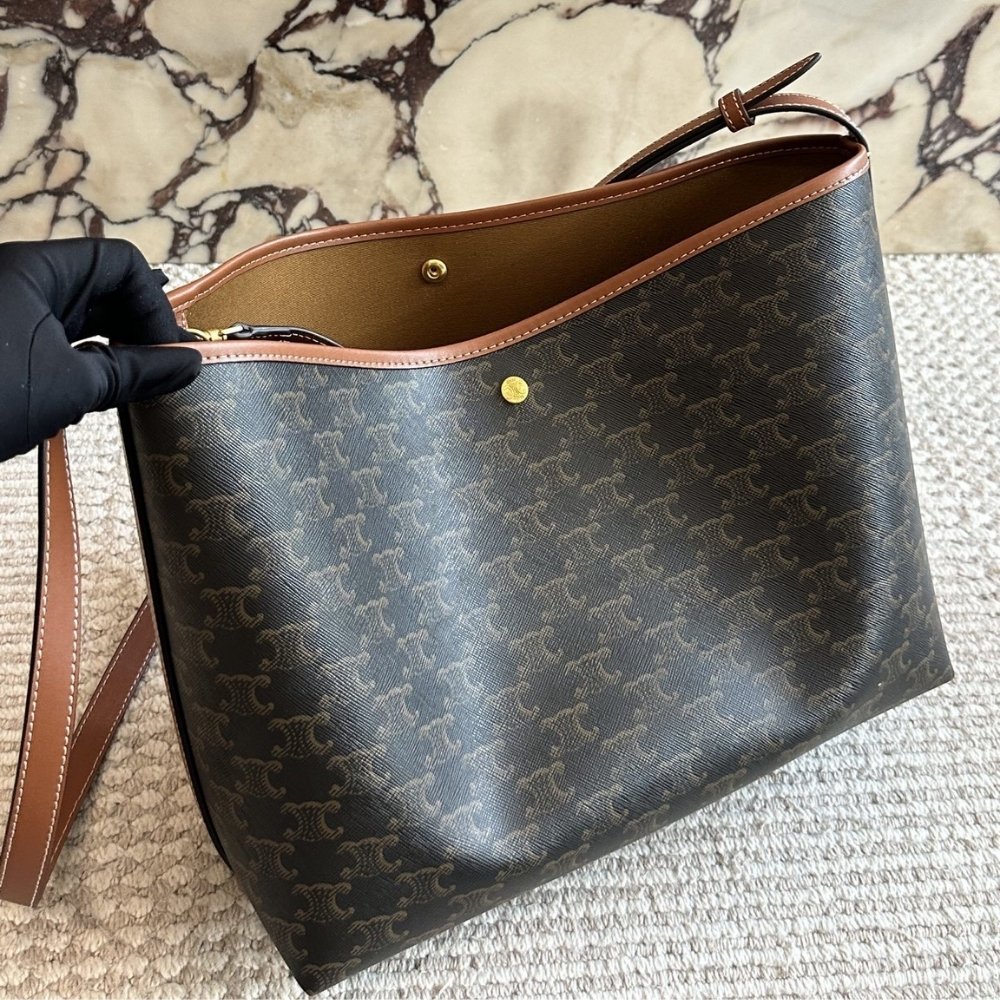 Ce1i*e Soft Shopper Bag In Triomphe Canvas 33Cm 123912GXC 04LU