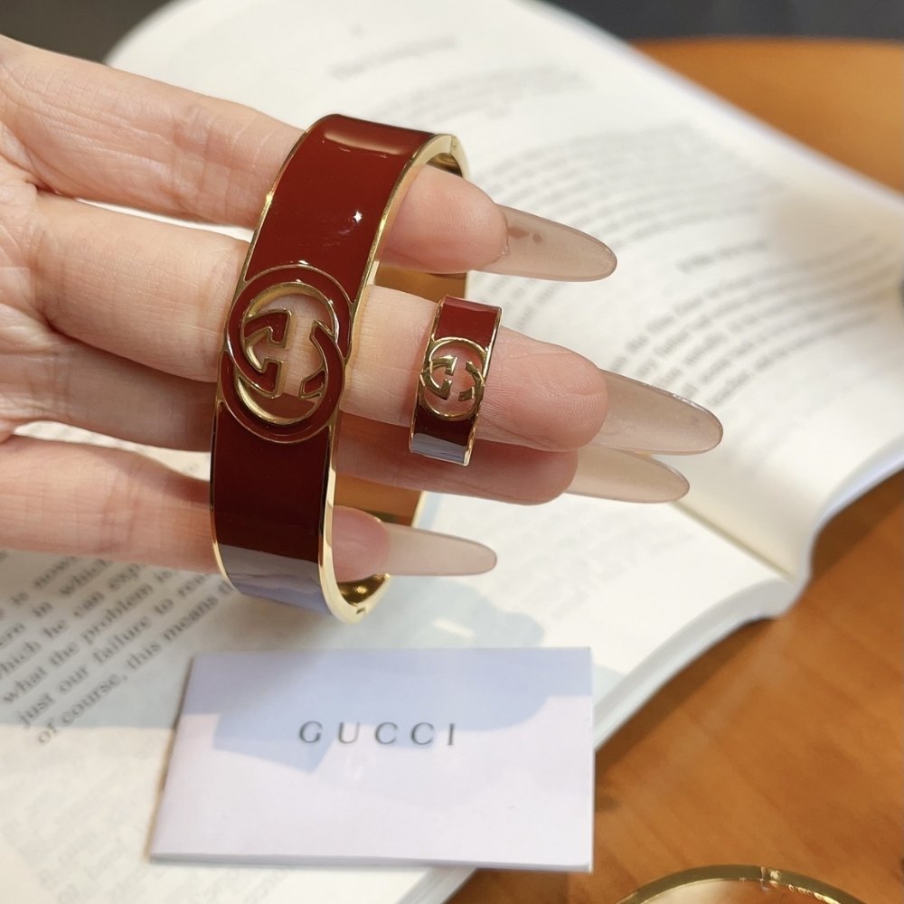 Set Gvc*1 Cuff Bracelet And Ring Interlocking Enamel Red Gold Tone