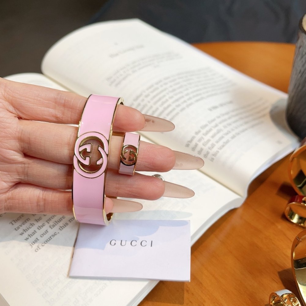 Set Gvc*1 Cuff Bracelet And Ring Interlocking Enamel Light Pink Gold Tone