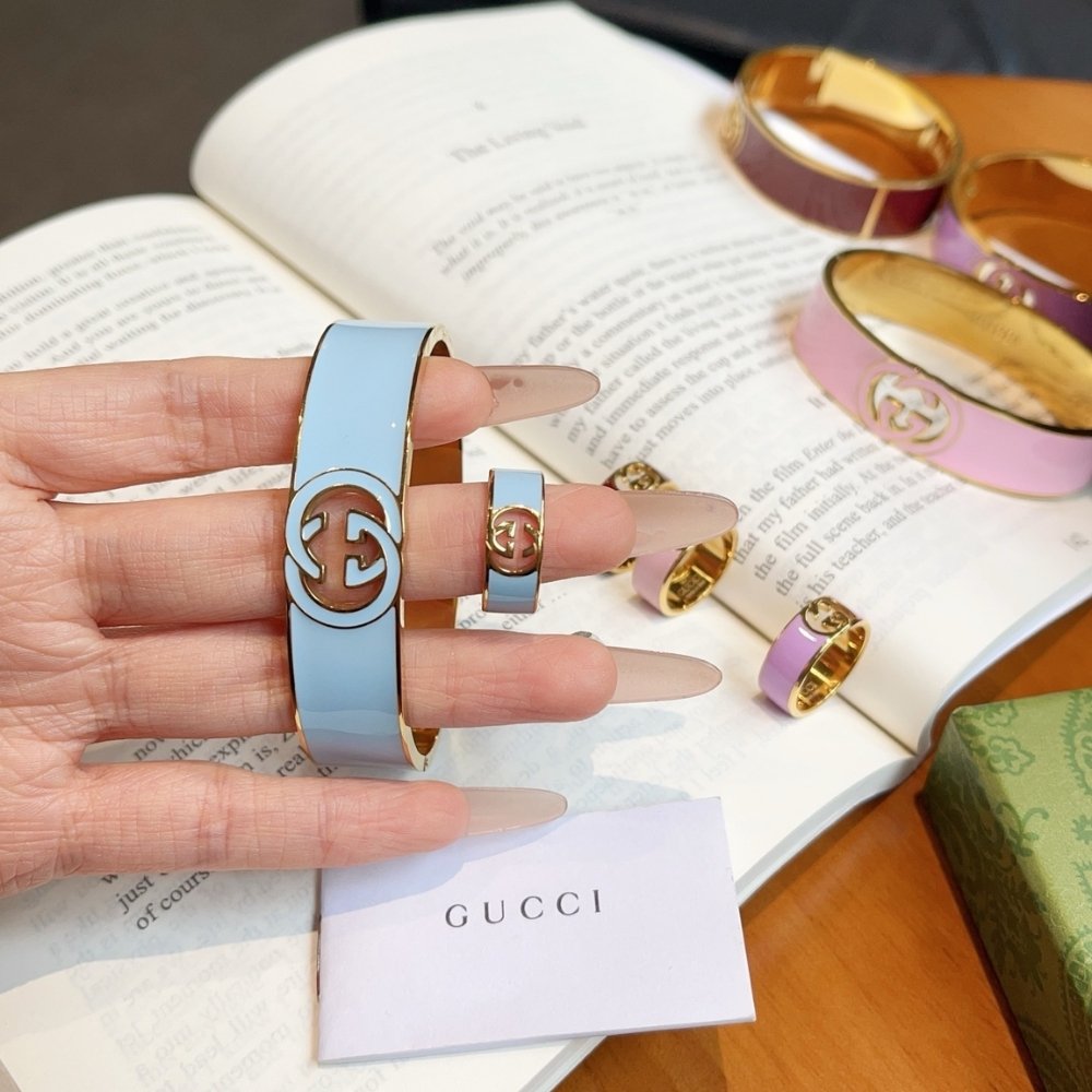 Set Gvc*1 Cuff Bracelet And Ring Interlocking Enamel Light Blue Gold Tone