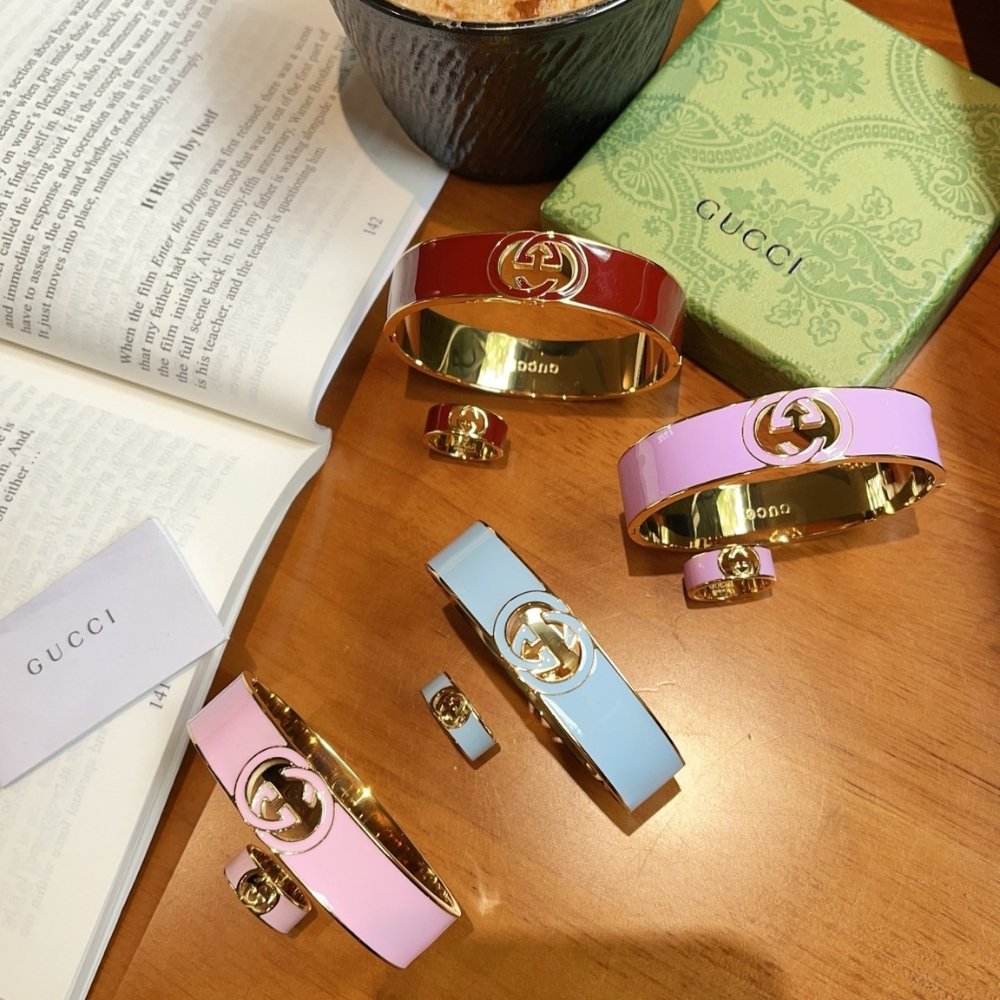 Set Gvc*1 Cuff Bracelet And Ring Interlocking Enamel Light Blue Gold Tone