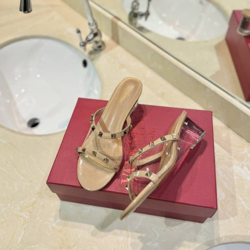 Va1e*ntin0 Garavani Rockstud Skin Heeled Sandals Beige