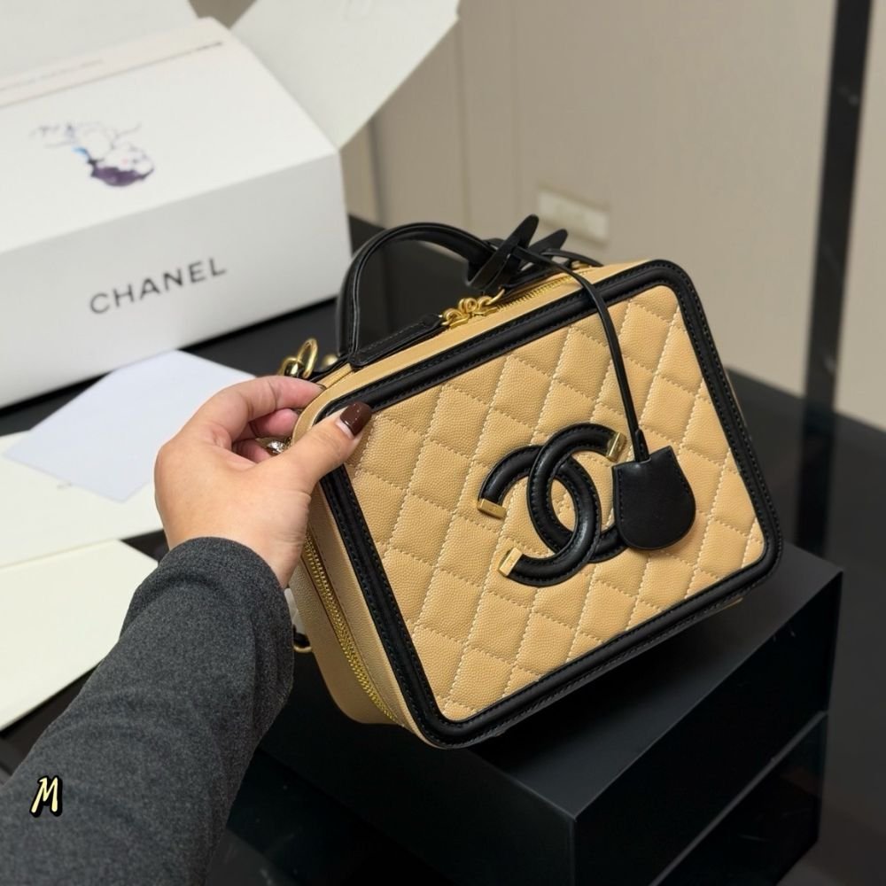 Ch**el CC Filigree Medium Vanity Case Beige 21Cm